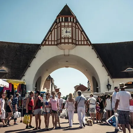 Апартаменты Hermitageb02 *